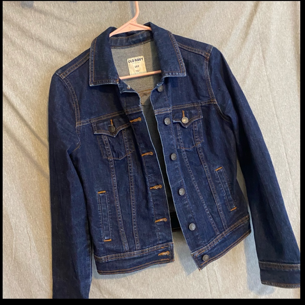 Old navy jean jacket size small. Worn twice. Still in new conditions.